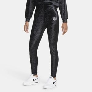 NWOT. Nike black high-waisted leggings. Size M